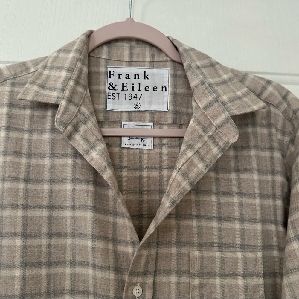 Frank & Eileen Eileen Relaxed Button-Up Shirt Small - Picture 3 of 10